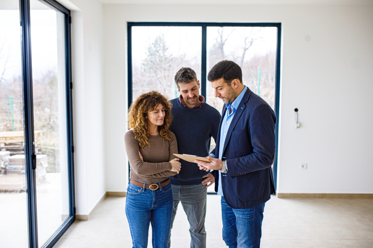 Couple with realtor